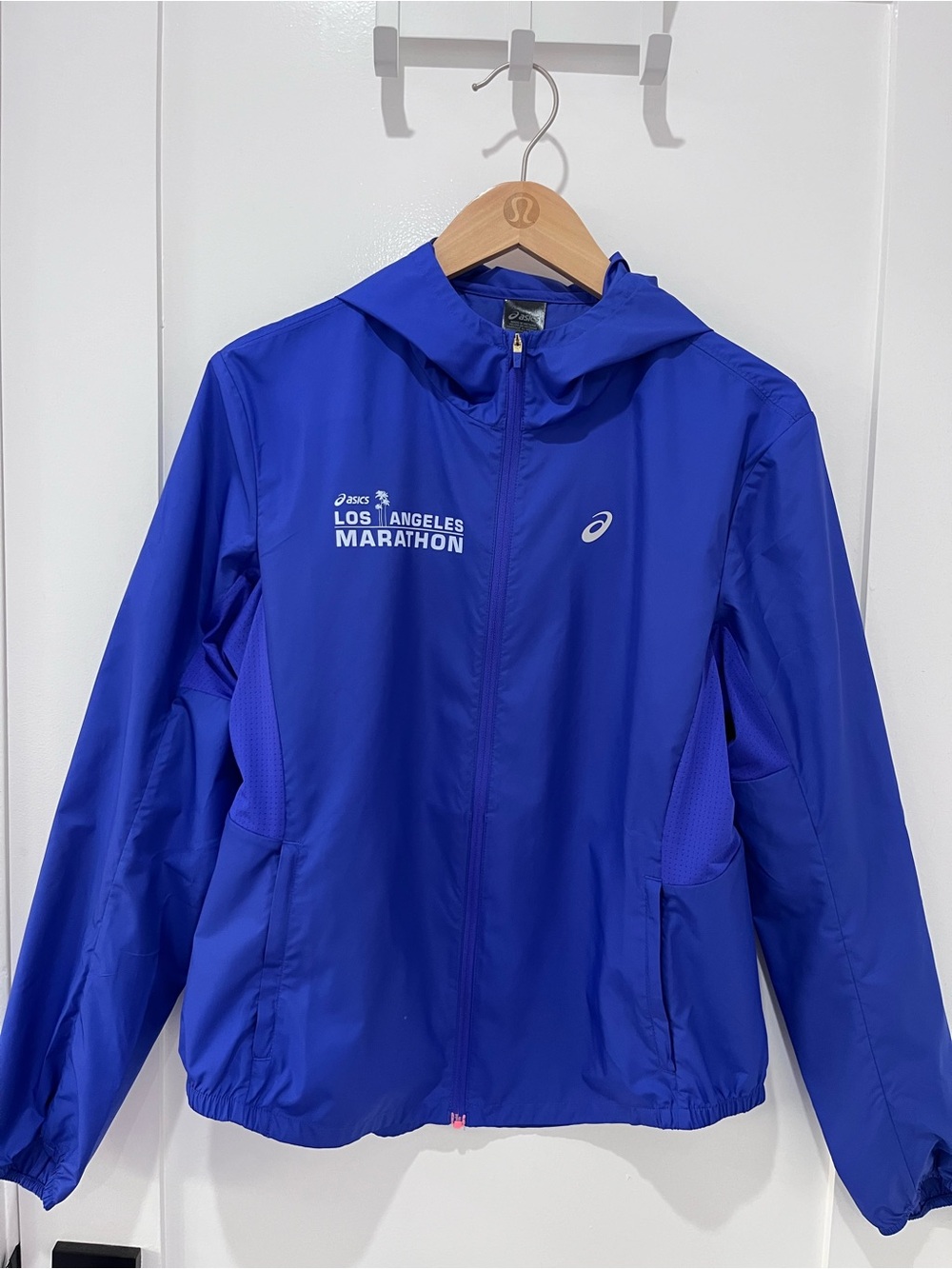 NWT ASICS x Los Angeles Marathon Silver Jacket